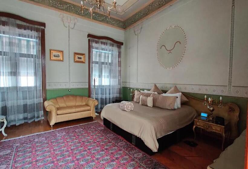 سوییت سوپریور, Azcami Boutique