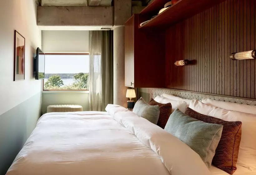 Basic-huone, Ellery Beach House