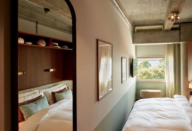 غرفة أساسية, Ellery Beach House