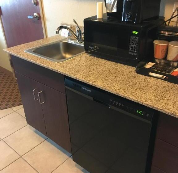 스탠다드 스튜디오, Cobblestone Inn & Suites  Steele
