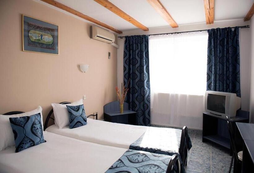 اتاق استاندارد, Cormoran Resort