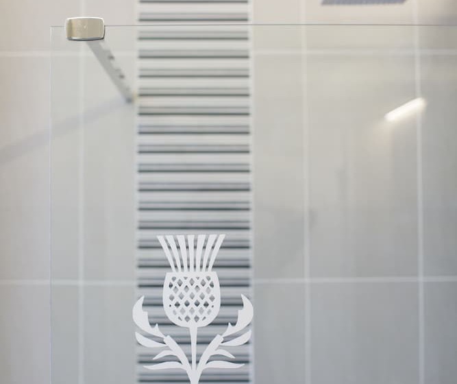 جناح, Court Residence Apart