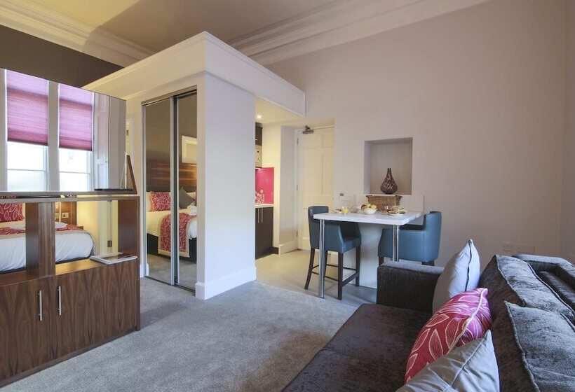 جناح, Court Residence Apart