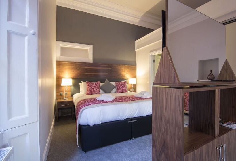 جناح, Court Residence Apart