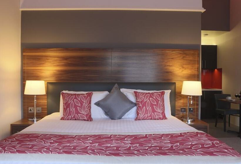 جناح, Court Residence Apart