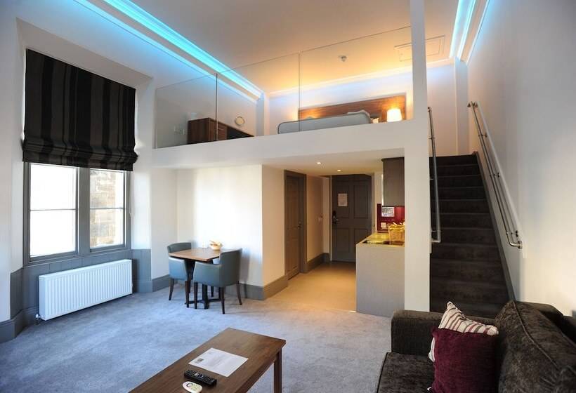 سوییت دوبلکس, Court Residence Apart