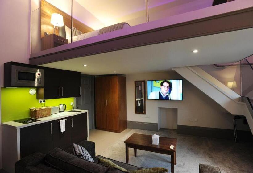 جناح دوبلكس, Court Residence Apart