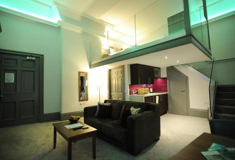 سوییت دوبلکس, Court Residence Apart