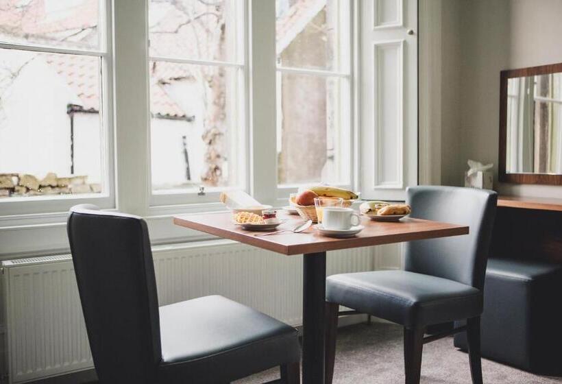 غرفة تنفيذية, Court Residence Apart