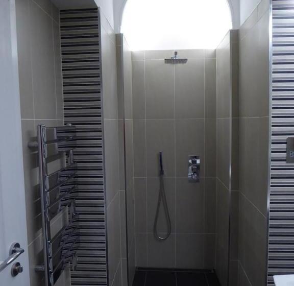 غرفة تنفيذية, Court Residence Apart