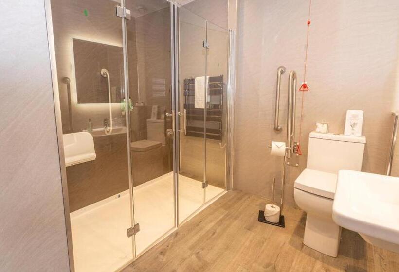 جناح, Court Residence Apart