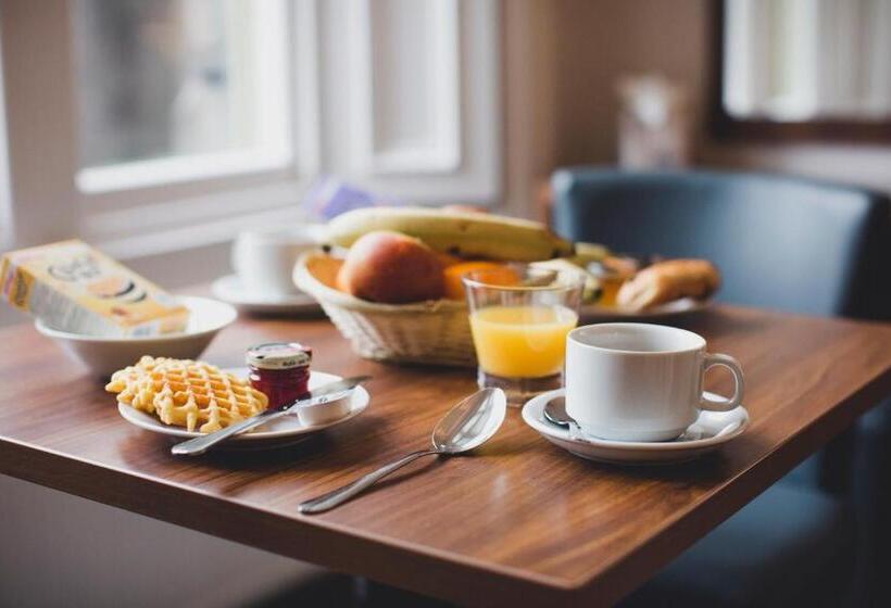 جناح, Court Residence Apart