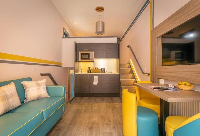 استودیوی استاندارد, Court Residence Apart
