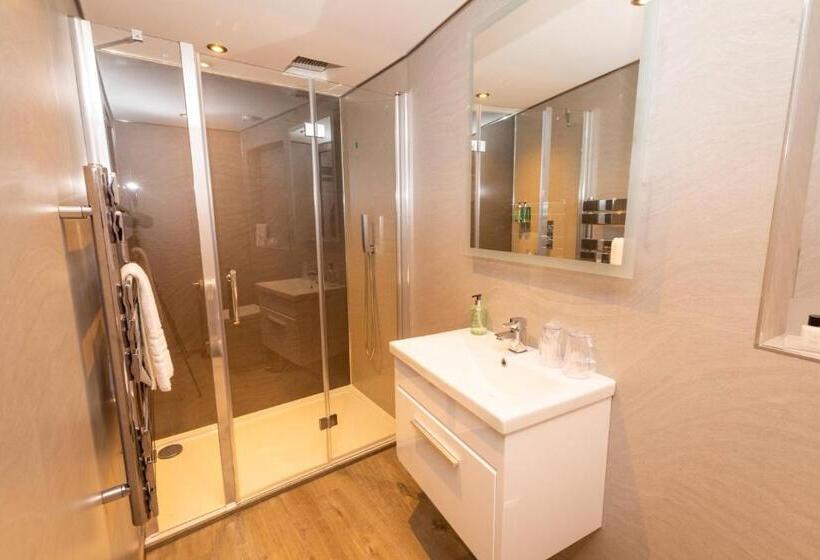 استودیوی استاندارد, Court Residence Apart