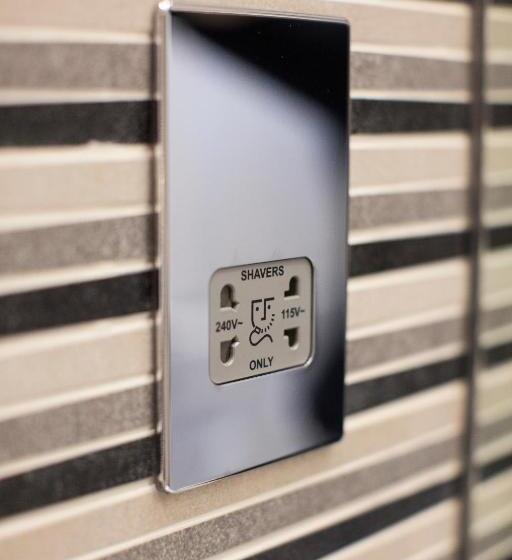 جناح, Court Residence Apart