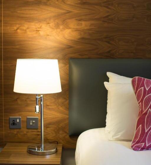 جناح, Court Residence Apart