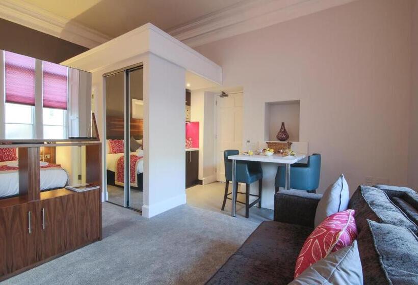 جناح, Court Residence Apart