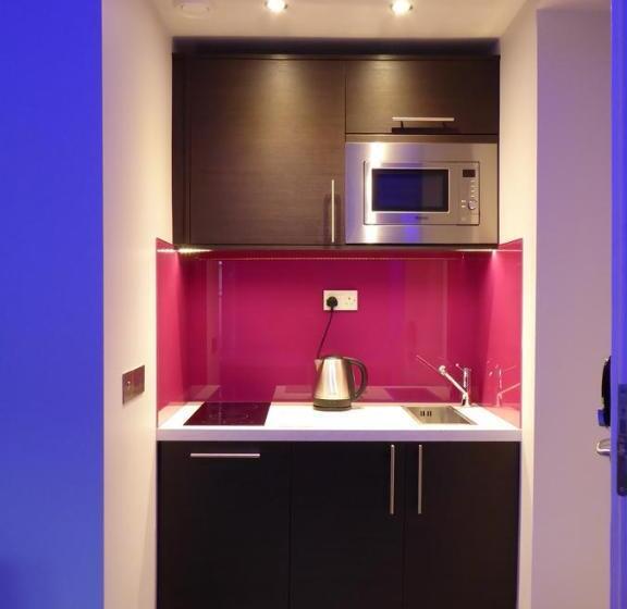 جناح, Court Residence Apart