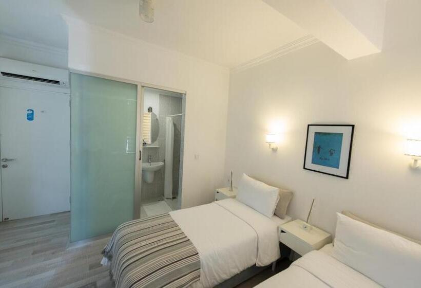 غرفة قياسية مزوَّدة بشُرفة, Minu