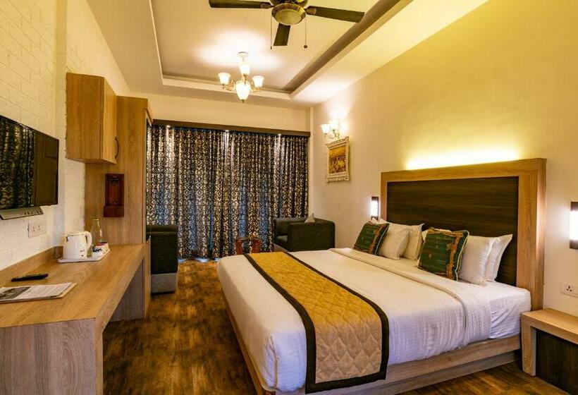 Chambre Triple Supérieure, Tea Harvester