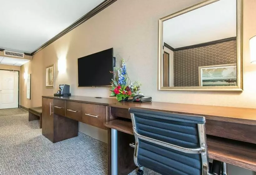 キングサイズベッドのスイートルーム, The Heritage Inn & Suites, Ascend  Collection