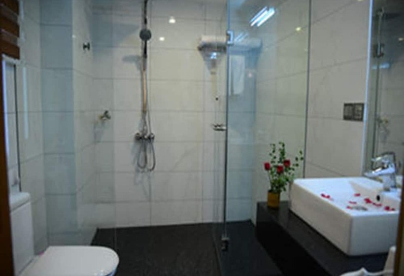 اتاق لوکس, War Dan