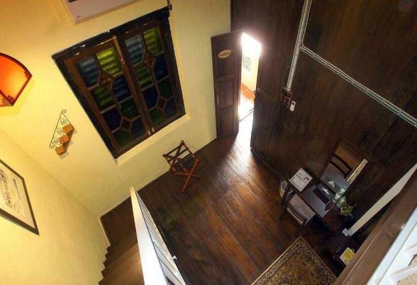 Семейный Номер Совместный Санузел, Kelantan House