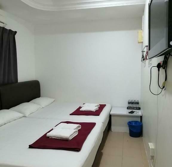 חדר משפחתי, Rasa Motel