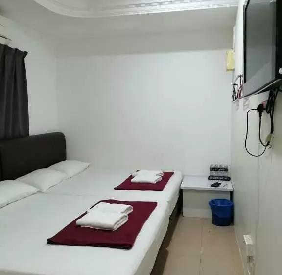 اتاق خانوادگی, Rasa Motel