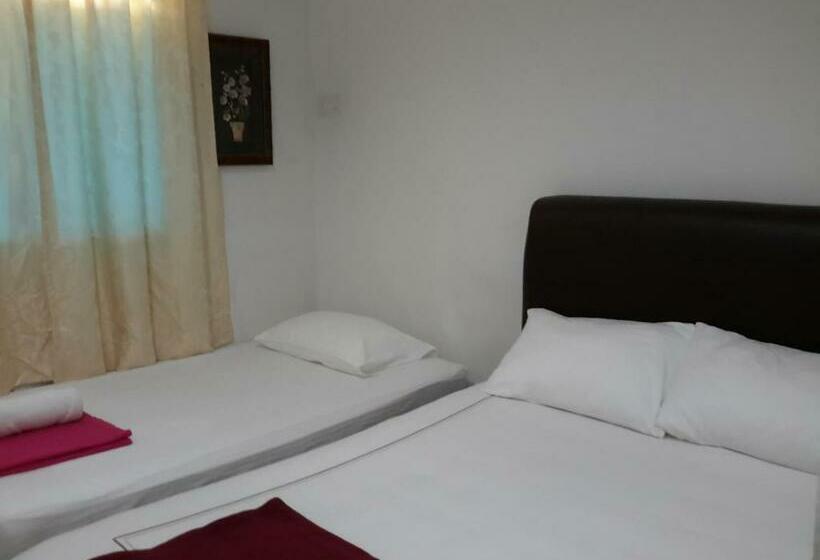 חדר דלוקס לשלושה, Rasa Motel