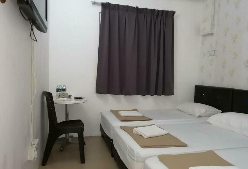 חדר דלוקס לשלושה, Rasa Motel