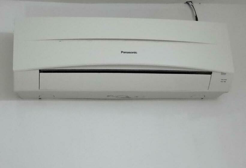 חדר משפחתי, Rasa Motel