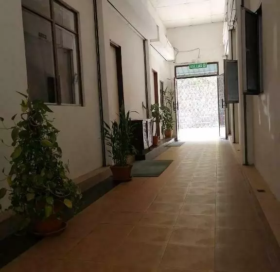 اتاق خانوادگی, Rasa Motel