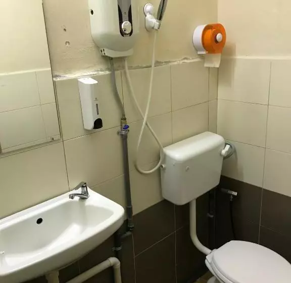 اتاق خانوادگی, Rasa Motel