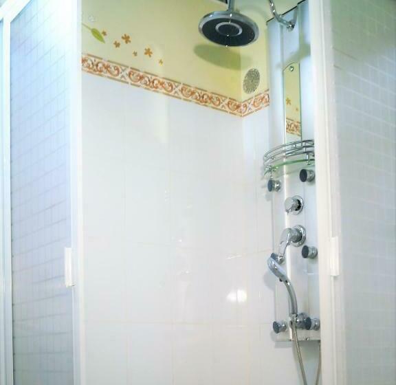 سوییت سوپریور, Azcami Boutique