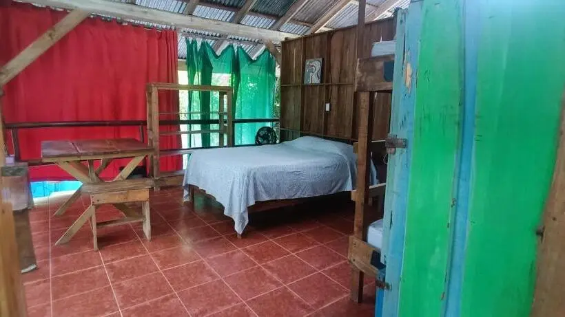 اتاق استاندارد چهارنفره با سرویس بهداشتی مشترک, Flutterby House Hostel