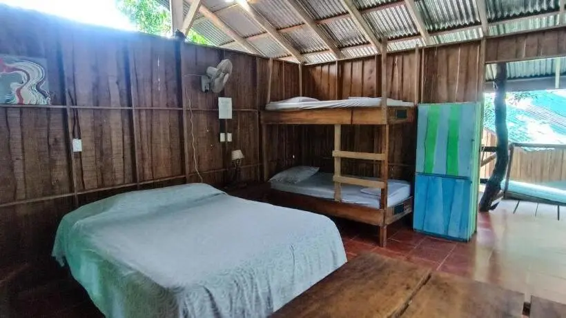 اتاق استاندارد چهارنفره با سرویس بهداشتی مشترک, Flutterby House Hostel