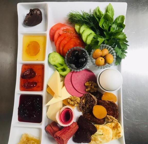 جناح جونيور, Bellapais Abbey Boutique