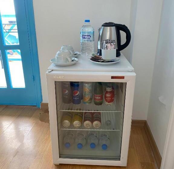 جناح جونيور, Bellapais Abbey Boutique