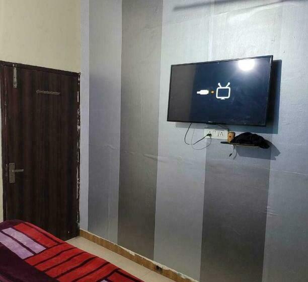 חדר קלאסי לשלושה, Oyo Flagship 81126  Lime Tree Residency