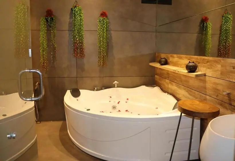 プレジデントスイートルーム, Fabhotel Prime Welcome Palace Inside Chandni Chowk Complex