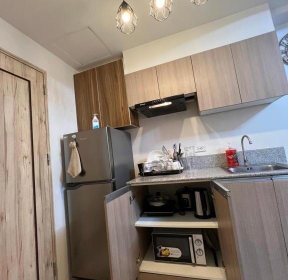 إستديو قياسى مزود بشرفة, Inspiria Tower Condominium 1126