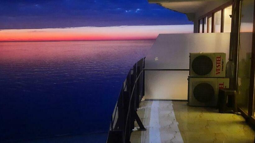 آپارتمان 1 خوابه با چشمانداز دریا, Selazir Apart Hotel Batumi