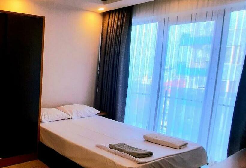 آپارتمان 1 خوابه با چشمانداز دریا, Selazir Apart Hotel Batumi