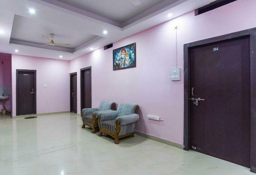 Quarto Triplo Clássico, Flagship Aashirwad Guest House
