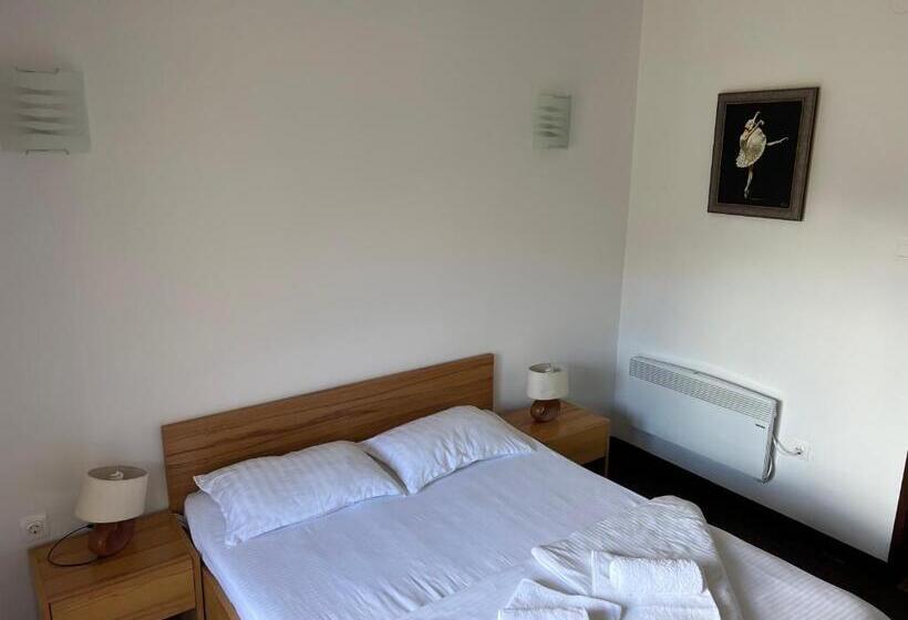 اتاق استاندارد با بالکن, Jazina