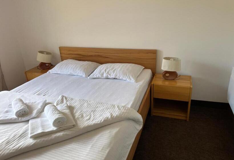 اتاق استاندارد با چشمانداز دریاچه, Jazina