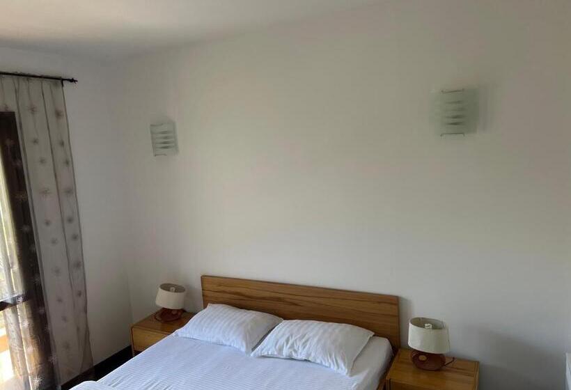 اتاق استاندارد با چشمانداز دریاچه, Jazina