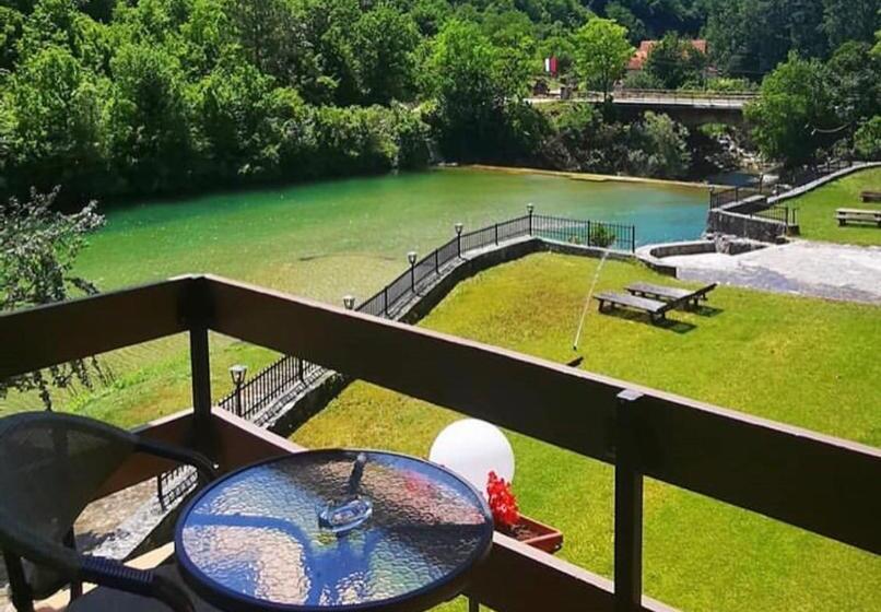 اتاق استاندارد با چشمانداز دریاچه, Jazina