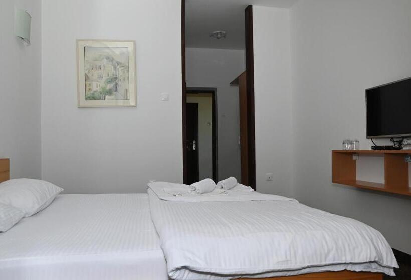 اتاق استاندارد با بالکن, Jazina